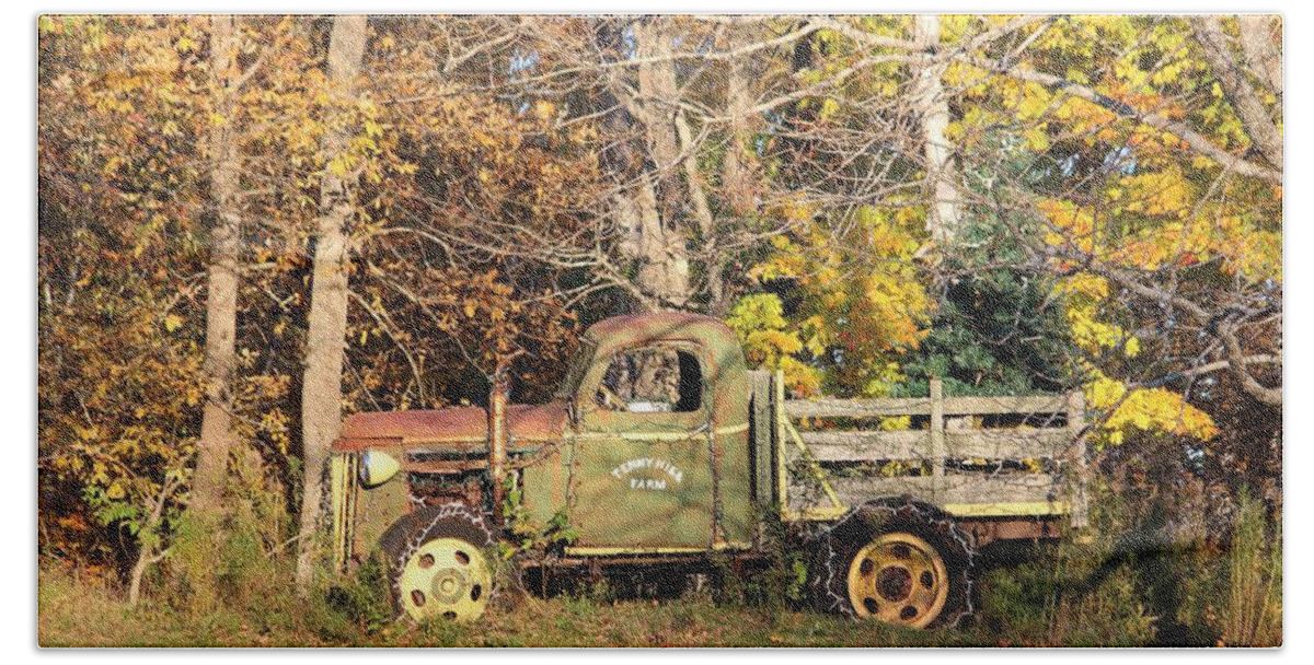 Autumn Hand Towel featuring the photograph Christmas Truck by Jewels Hamrick