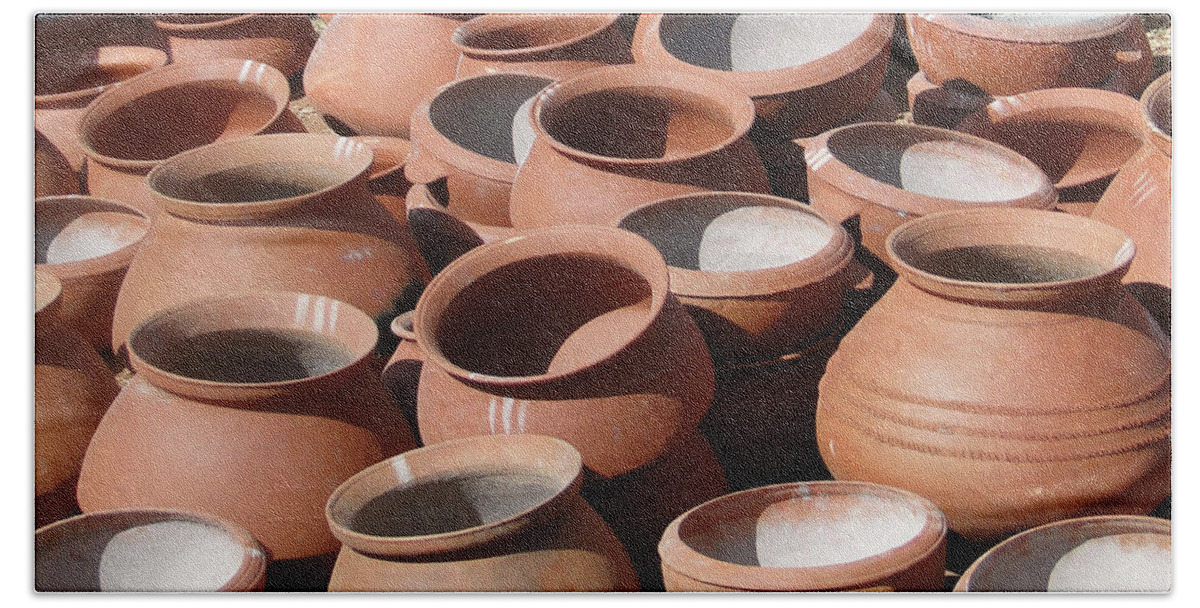 India Bath Towel featuring the photograph Clay pots for sale in Chatikona by Steve Estvanik