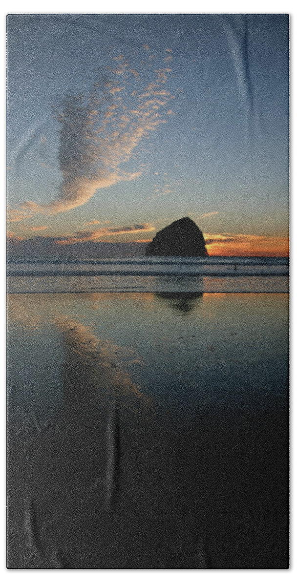 Oregon Coast Hand Towel featuring the photograph Coastal Sunset at Pacific City, Oregon by Leslie Struxness