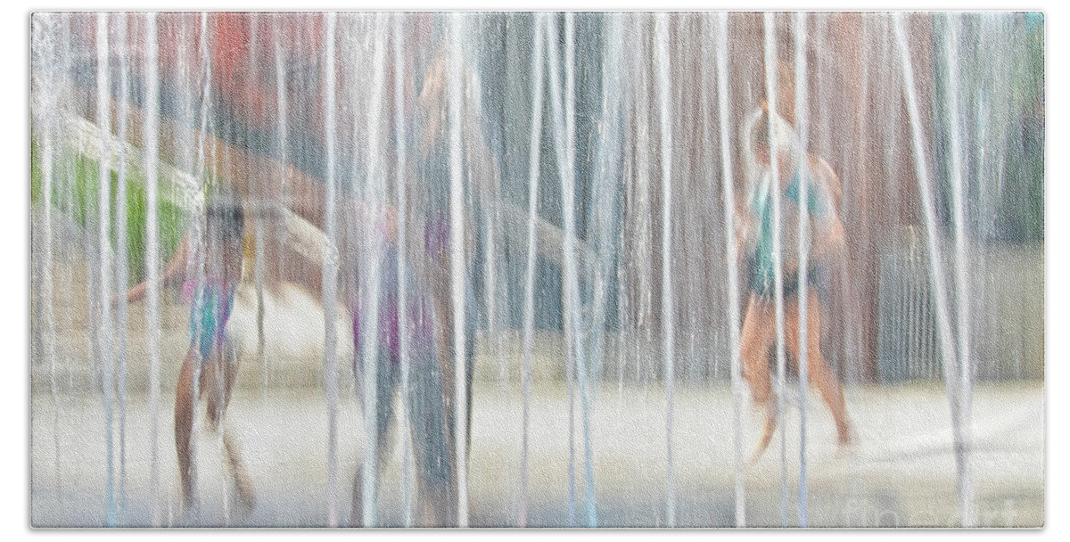 Cooling Off Bath Towel featuring the photograph Cooling Off by Doug Sturgess