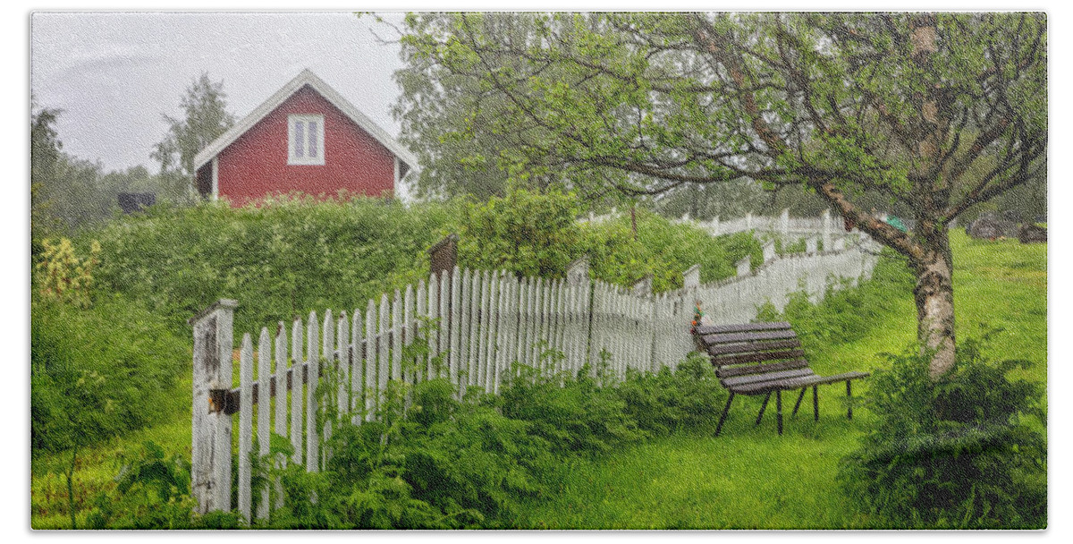 Fence Bath Towel featuring the photograph Cottage in the Rain by Debra and Dave Vanderlaan