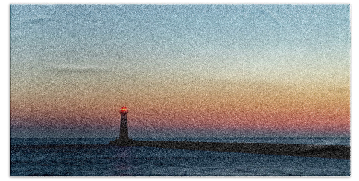 Lake Ontario Bath Towel featuring the photograph Dawn at Sodus Point by Rod Best