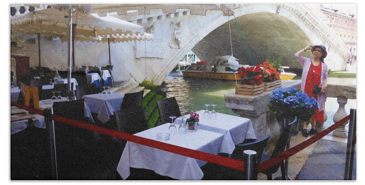  Bath Towel featuring the photograph Dining by the Grande Canal by Nina-Rosa Dudy