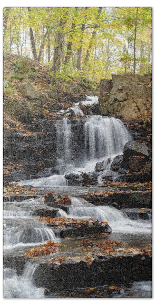 Waterfall Bath Towel featuring the photograph Dividend Falls II by Patricia Caron