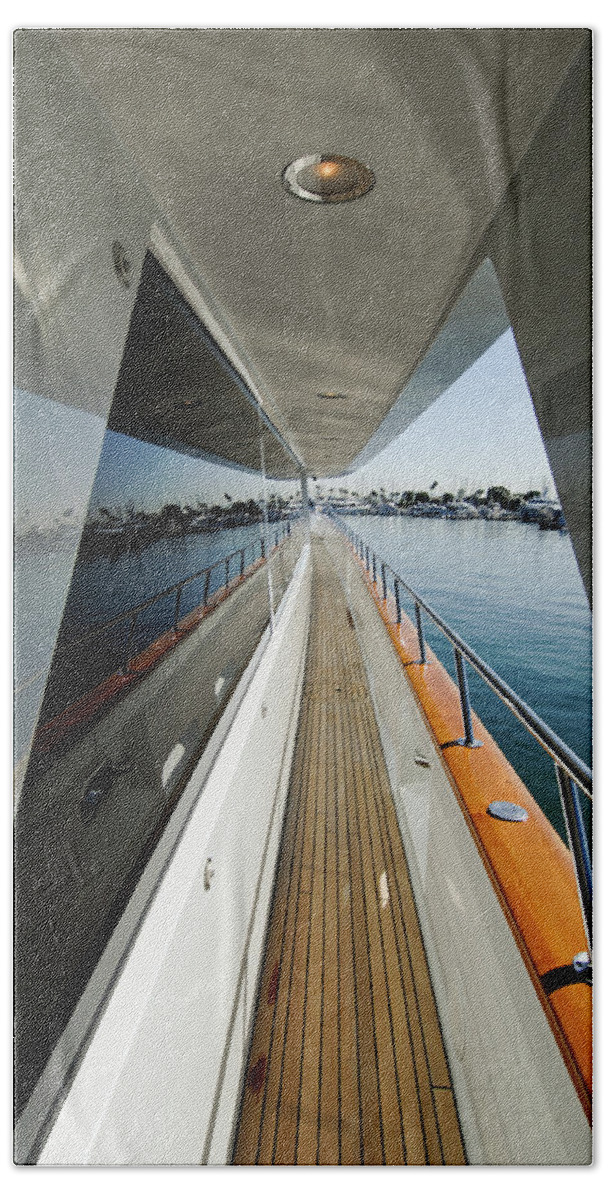 Yacht Bath Towel featuring the photograph Double Vision by David Shuler
