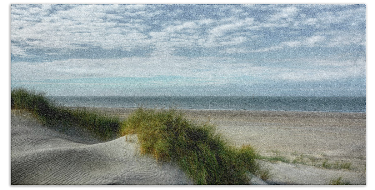 Horizon Over Water Bath Towel featuring the photograph dutch dunes II by Joachim G Pinkawa