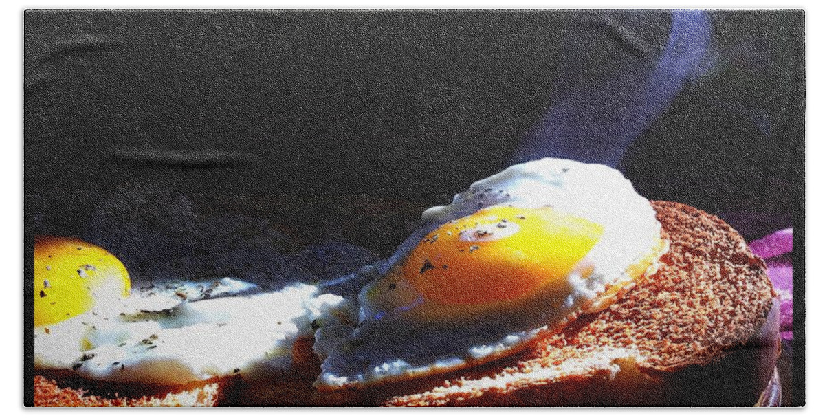 Food Bath Towel featuring the photograph Eggstreamly Hot by Frank J Casella