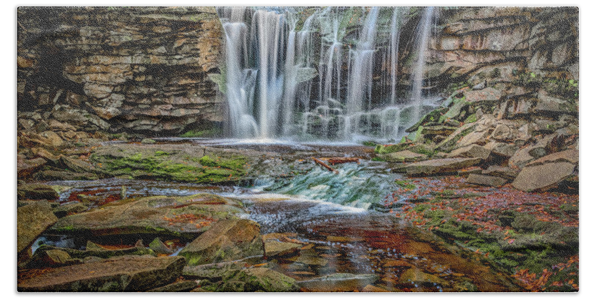 Landscapes Hand Towel featuring the photograph Elakala Falls 1020 by Donald Brown
