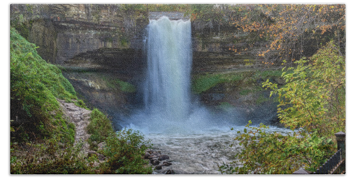 Waterfall Bath Towel featuring the photograph Fall At Minnehaha Falls by Paul Freidlund