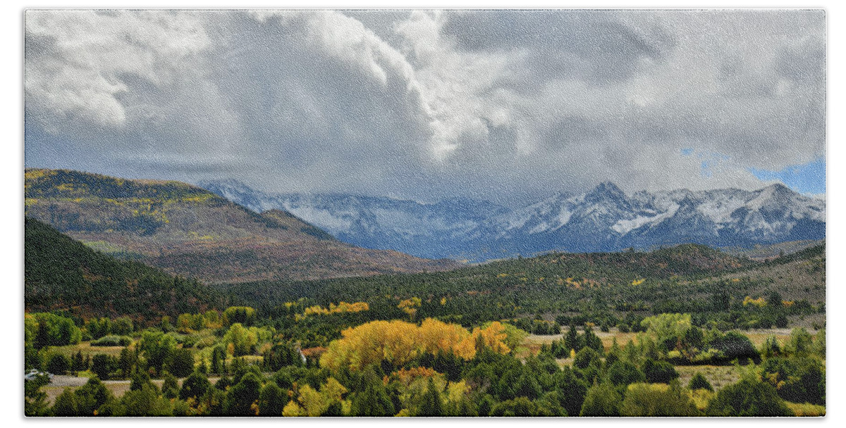  Bath Towel featuring the photograph Fall Colors near Dallas Divide by Ray Mathis