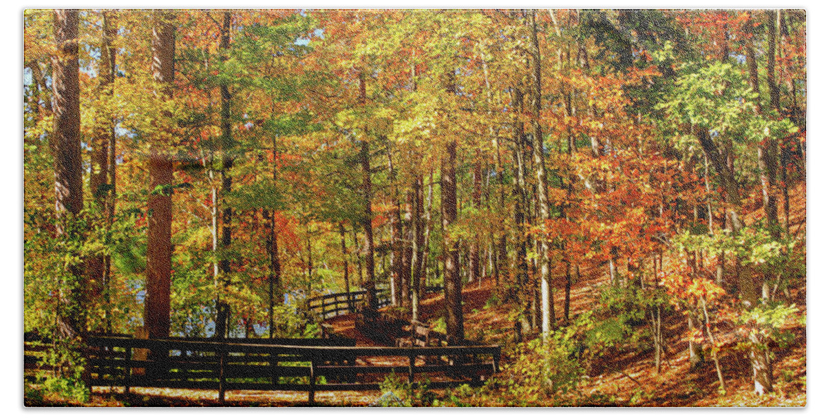 Autumn Colors Bath Towel featuring the photograph Fall Hike at Mirror Lake by Dawn Richards