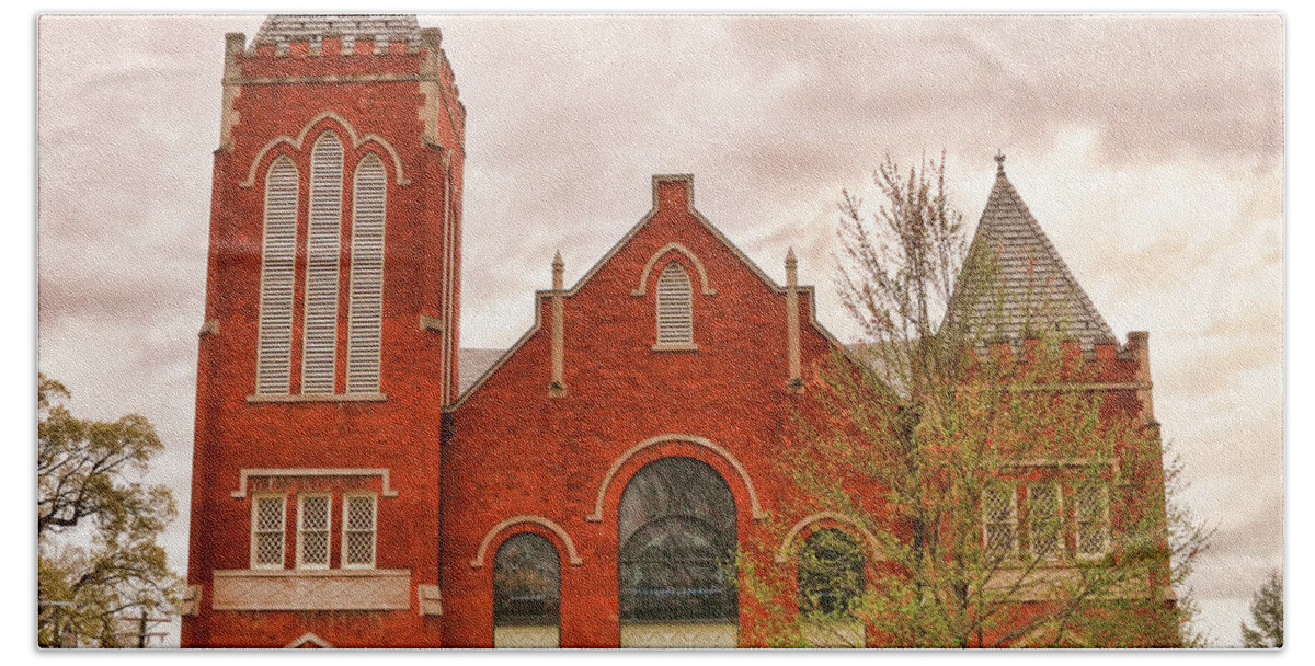 Church Hand Towel featuring the photograph Farmville United Methodist Church Farmville Virginia by Ola Allen