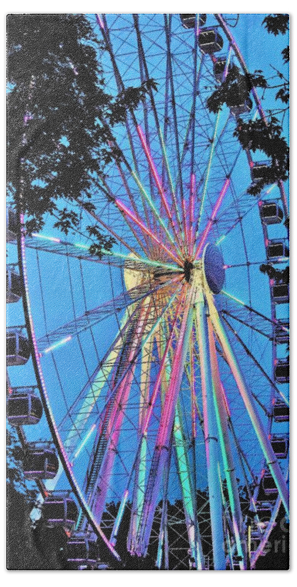 Ferris Wheel Bath Towel featuring the photograph Farris Wheel Pigeon Forge by Merle Grenz