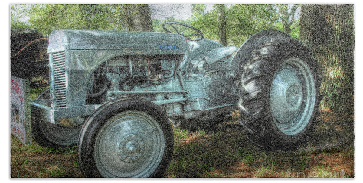 Tractor Bath Towel featuring the photograph Ferguson Tractor by Mike Eingle