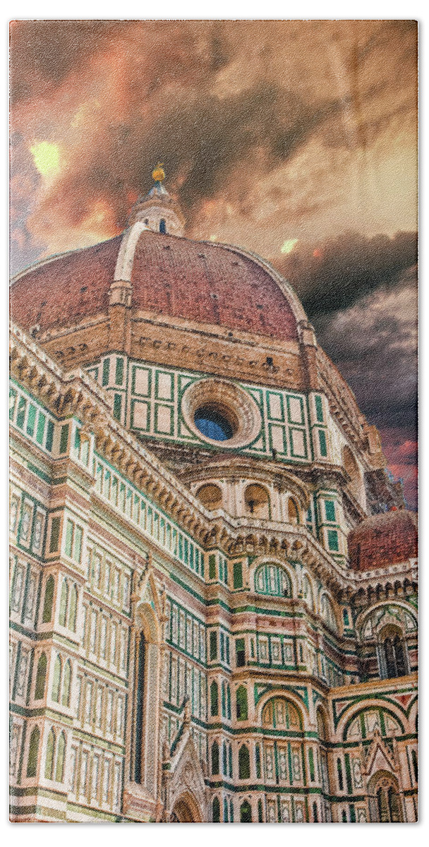 Architecture Bath Towel featuring the photograph Florence Church Il Duomo by Darryl Brooks