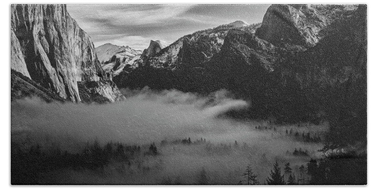 Black And White Bath Towel featuring the photograph Fog in Yosemite by Jon Glaser