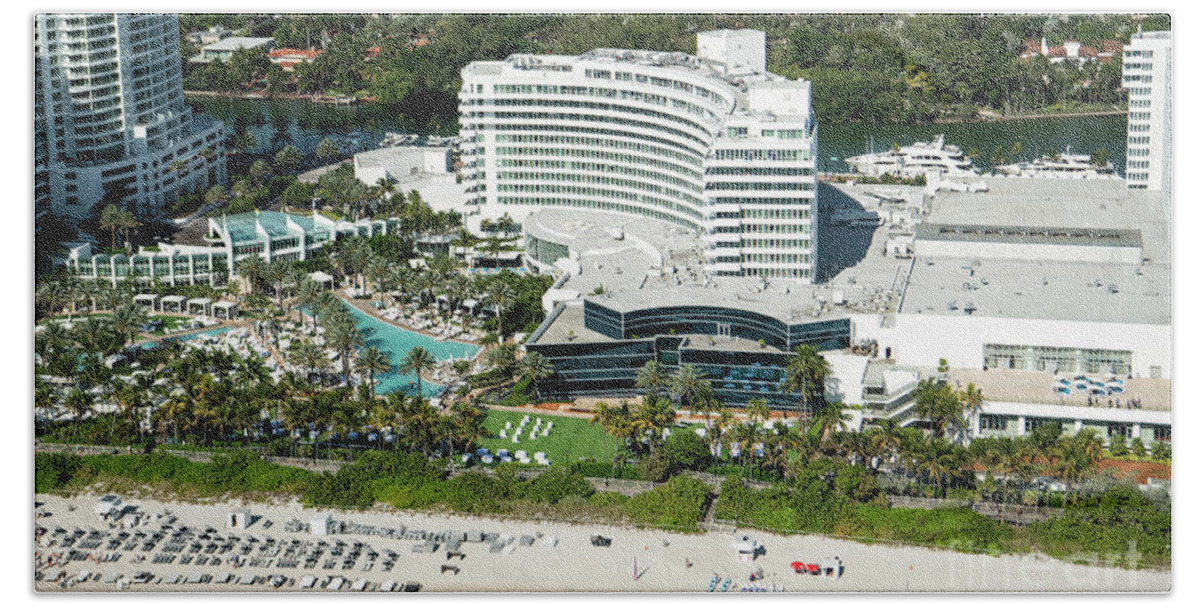 Fontainebleau Miami Beach Bath Towel featuring the photograph Fontainebleau Miami Beach Aerial by David Oppenheimer