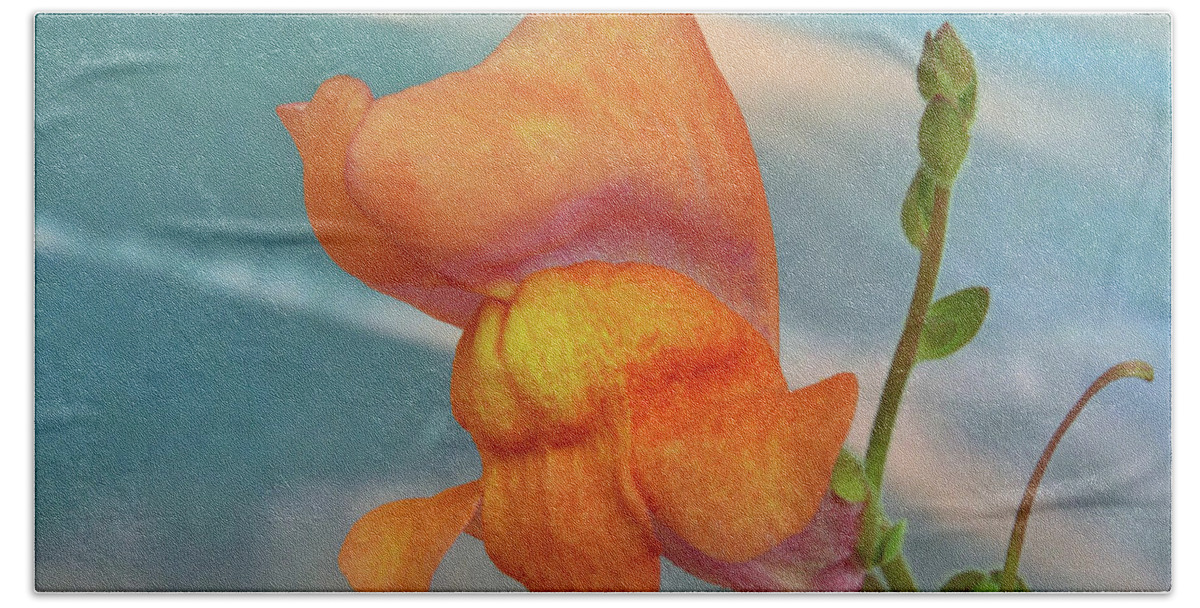 Snapdragon Bath Towel featuring the photograph Golden Snapdragon by Terence Davis