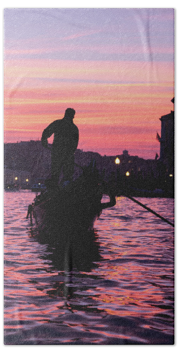 Gondola Bath Towel featuring the photograph Gondolier at Sunset by John Daly