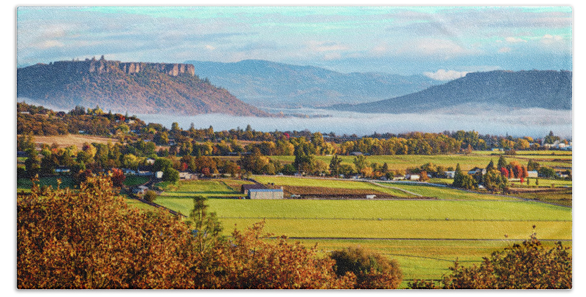 Oregon Bath Towel featuring the photograph Good Morning Rogue Valley by Dan McGeorge