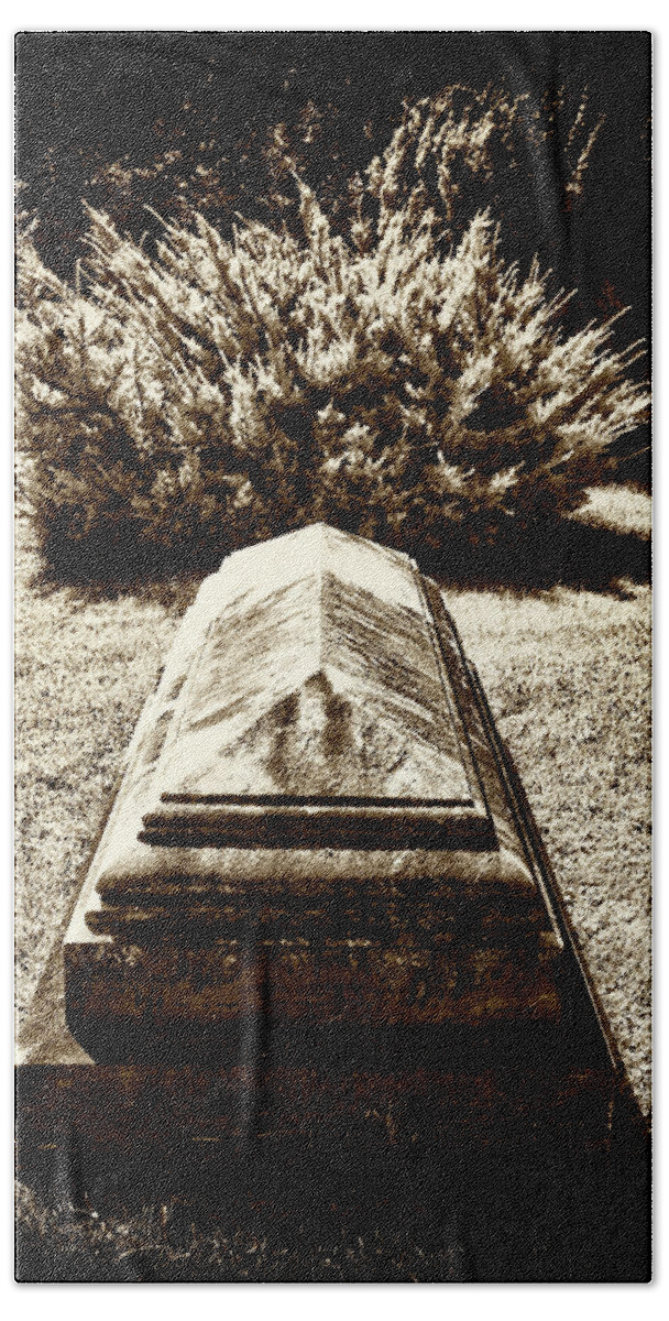 Dir-c-1130-d Bath Towel featuring the photograph Grave / Bush by Paul W Faust - Impressions of Light