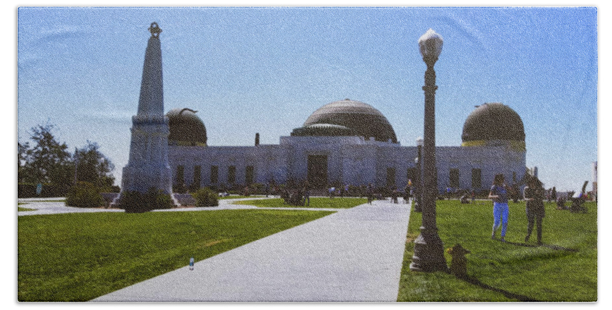 Los Angeles Bath Towel featuring the photograph Griffith Observatory by Elizabeth M