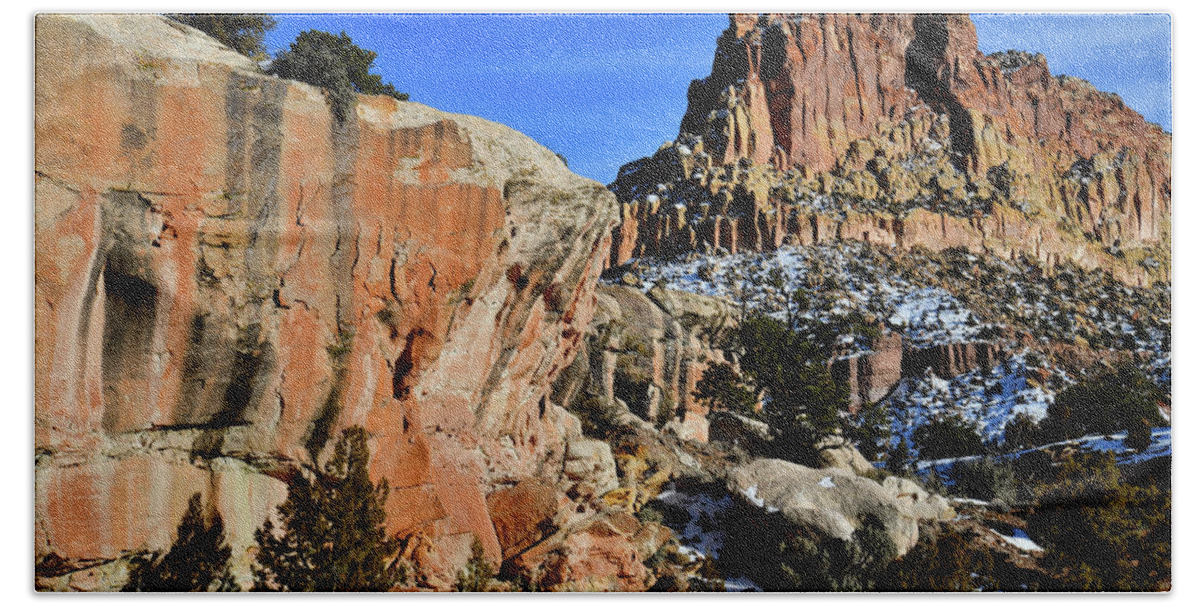 Capitol Reef National Park Bath Towel featuring the photograph Hanks Butte at End of Scenic Drive by Ray Mathis