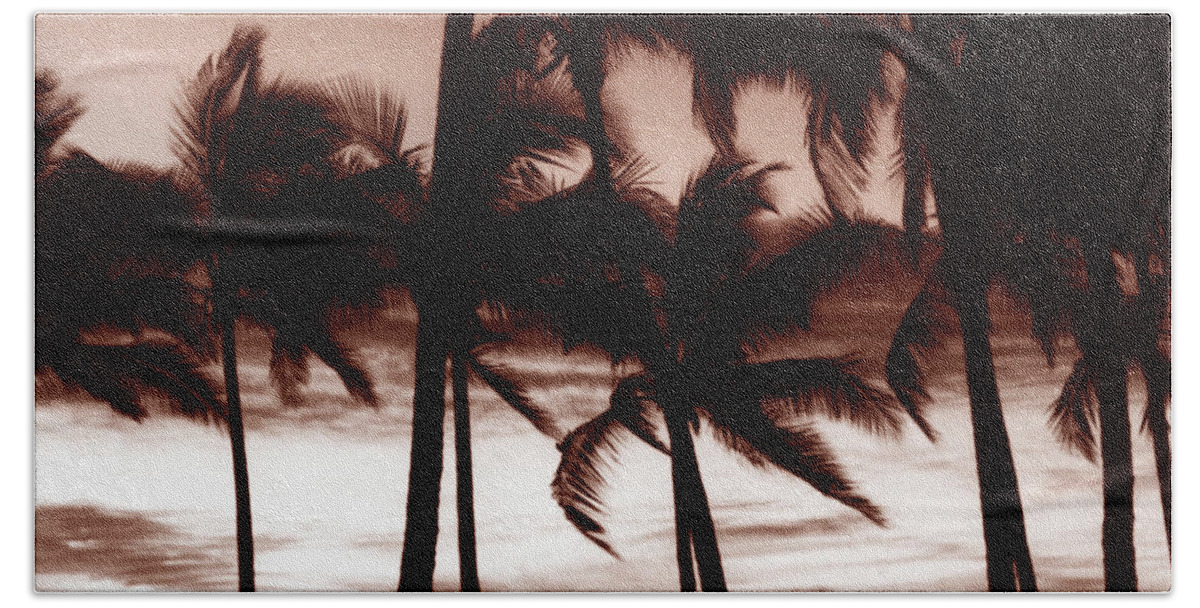 Hawaiian Bath Towel featuring the photograph Hawaiian Sunset by Marilyn Hunt