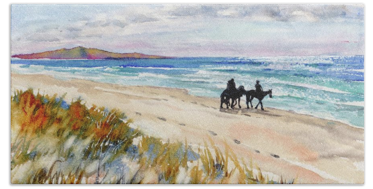 Horse Riding Bath Towel featuring the painting HorseRiding on Noosa North Shore by Chris Hobel