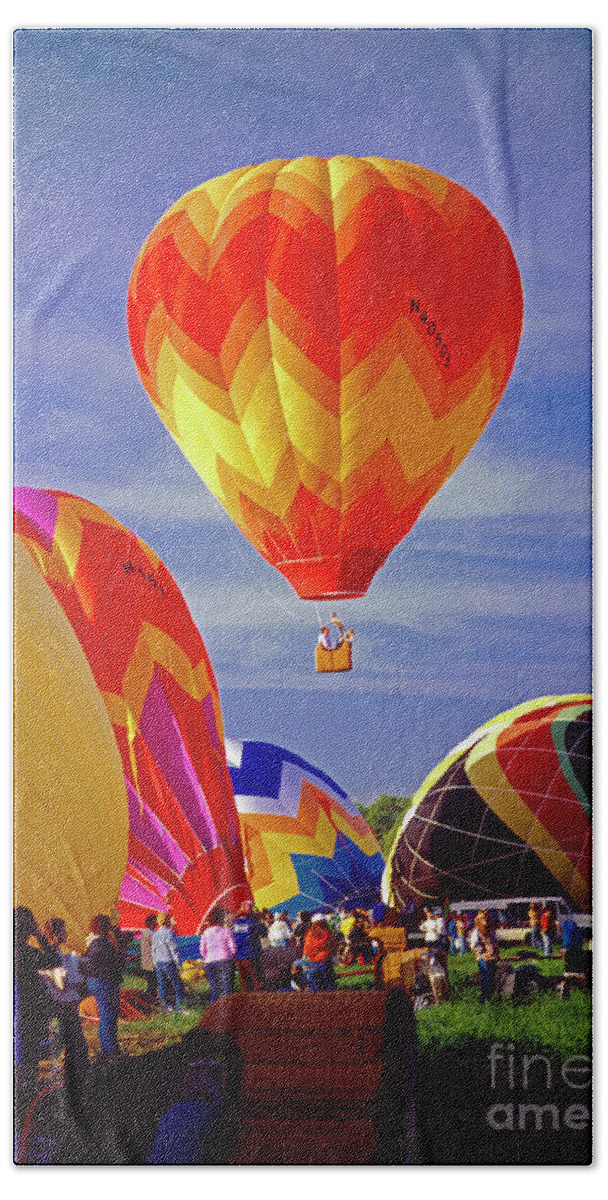 Hot Air Ballon Bath Towel featuring the photograph Hot Air Ballon rally Dells sunrise by Tom Jelen