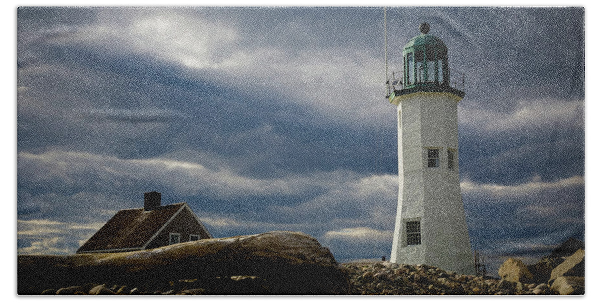 Scenic Scituate Lighthouse Bath Towel featuring the photograph Illuminating scituate lighthouse by Jeff Folger