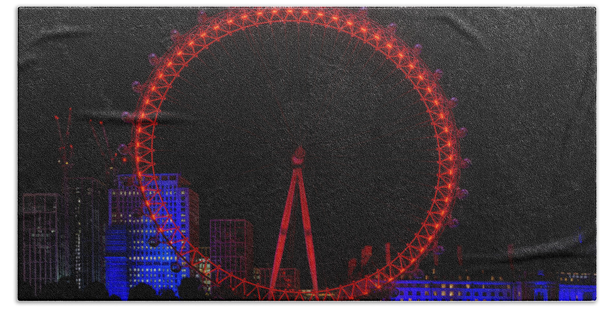 London Eye Hand Towel featuring the photograph In the blink of an eye 1 by Steev Stamford