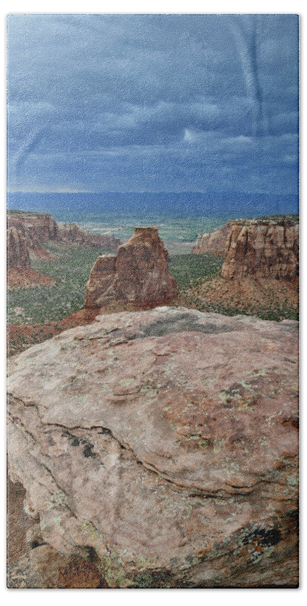 Colorado National Monument Bath Towel featuring the photograph Independence Canyon from Grand View Point by Ray Mathis