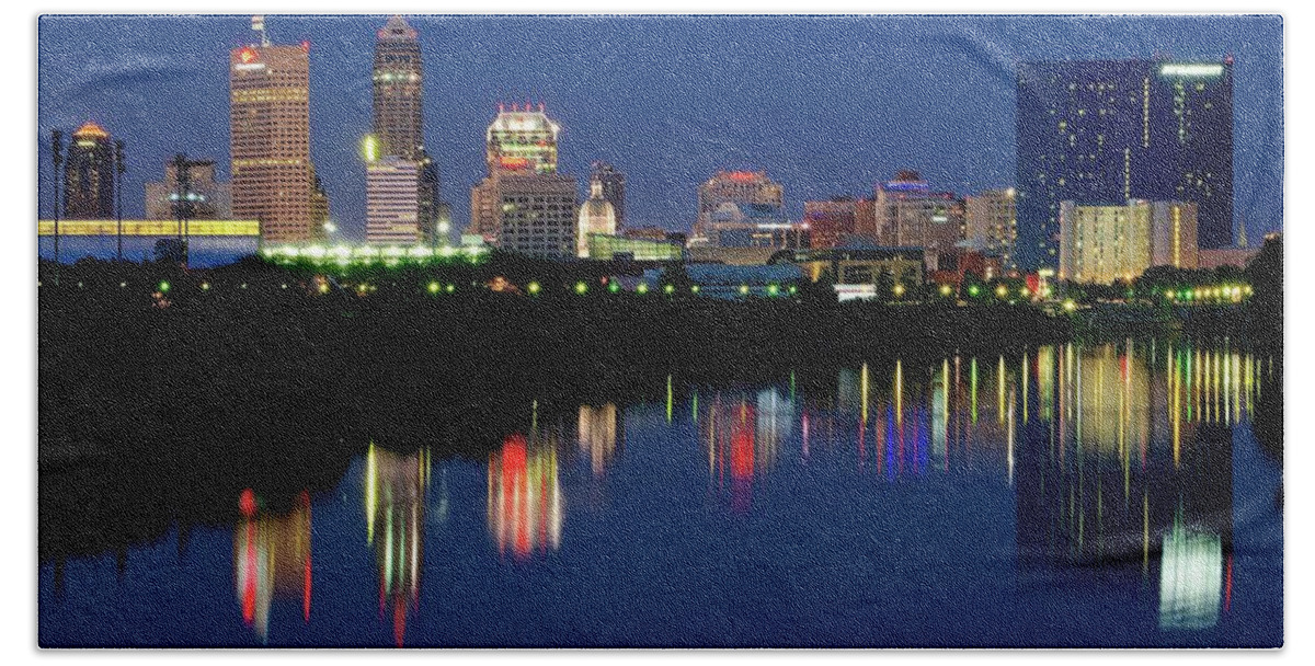 Indianapolis Bath Towel featuring the photograph Indianapolis Night 2017 by Frozen in Time Fine Art Photography