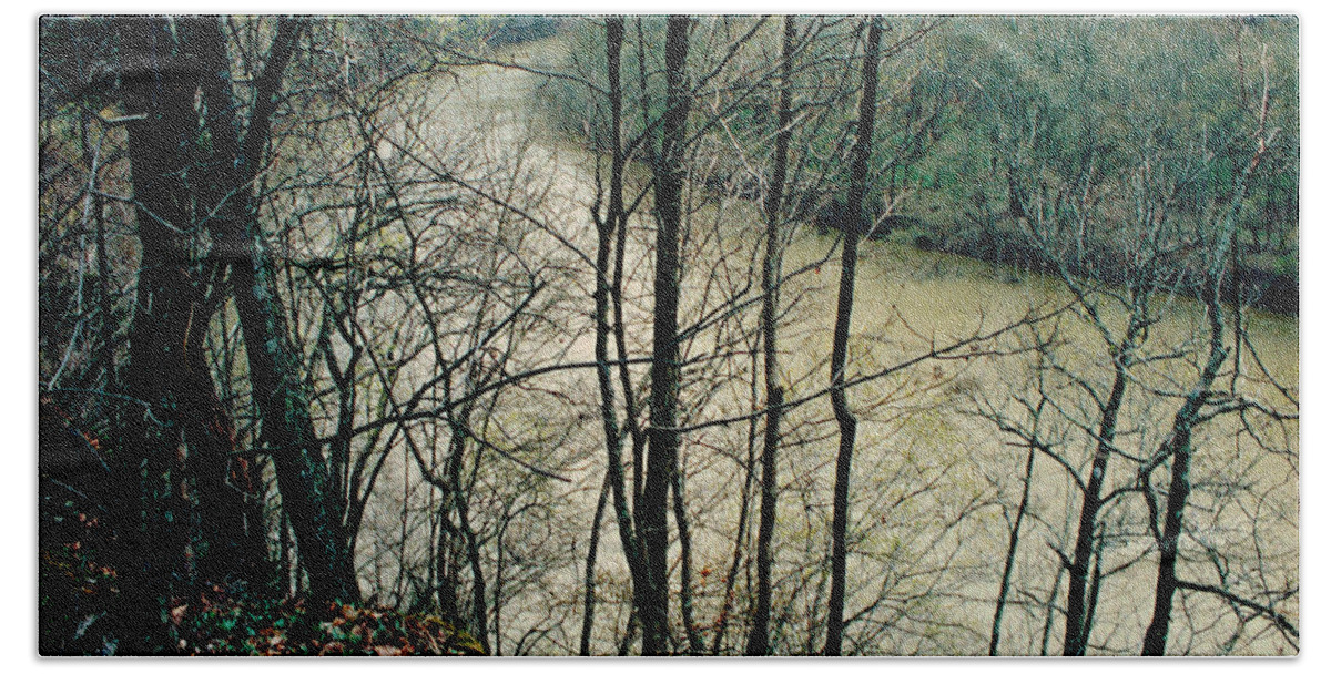 Kentucky River Bath Towel featuring the photograph Kentucky River at Raven Run by Mike McBrayer