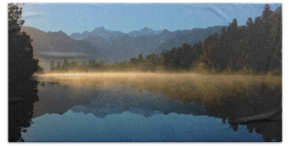 Lake Matheson Bath Towel featuring the photograph Lake Matheson Morning by Peter Kennett