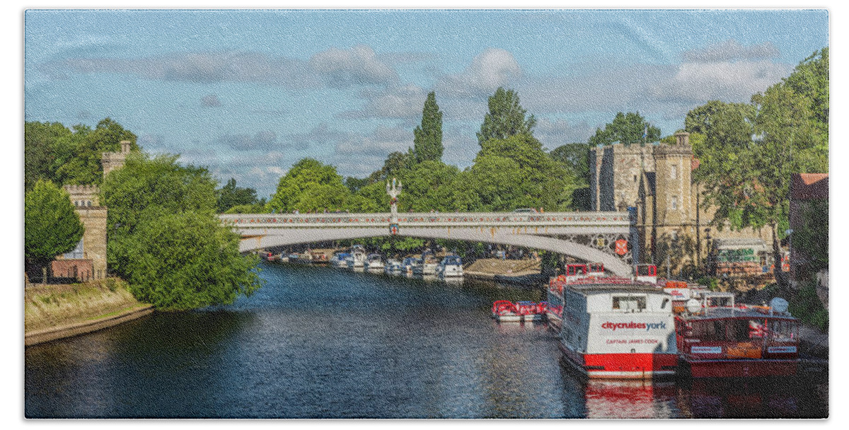 River Ouse Hand Towel featuring the photograph Lendal Bridge, River Ouse, York by David Ross
