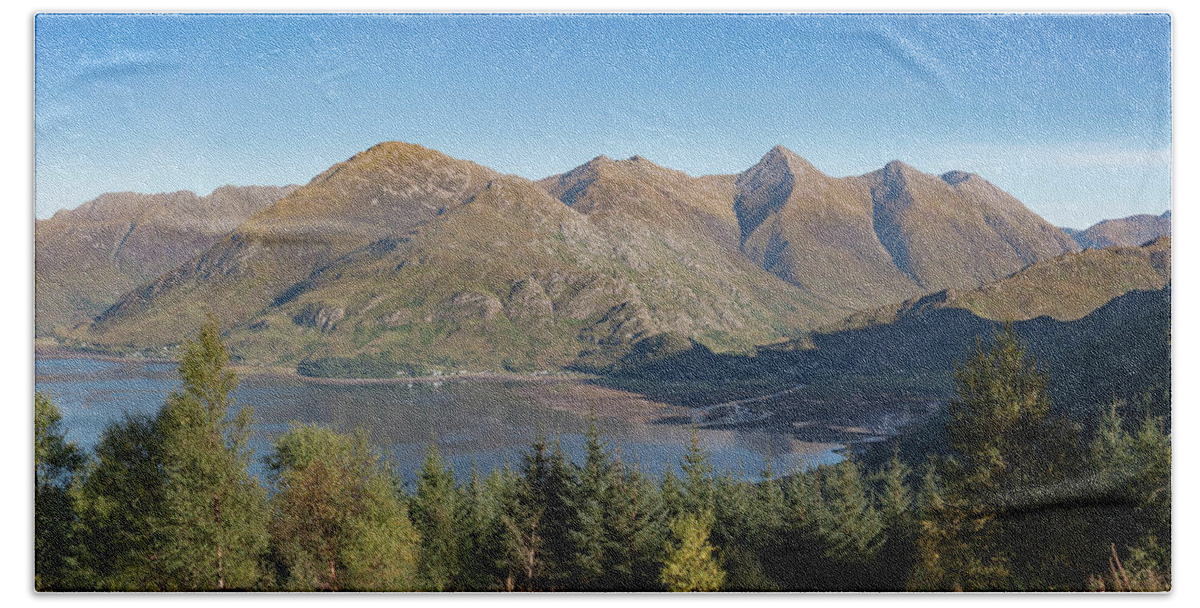 Bealach Na Ratagan Bath Towel featuring the photograph Loch Duich and the Five Sisters of Kintail by Gary Eason