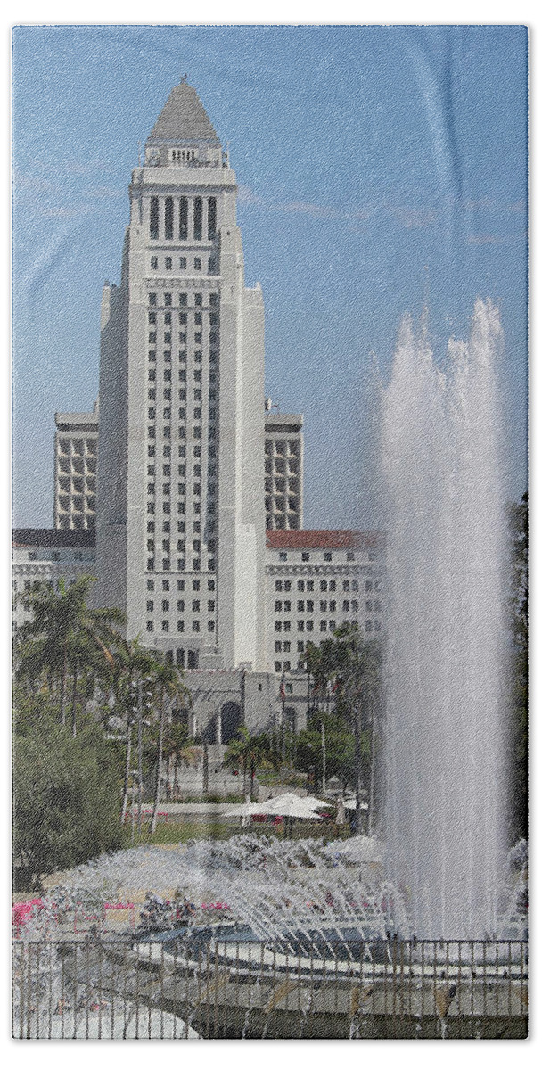 Buildings Hand Towel featuring the photograph Los Angeles City Hall and Arthur J. Will, Memorial Fountain by Roslyn Wilkins