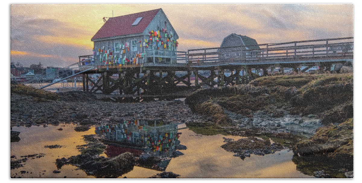 Badgers Island Bath Towel featuring the photograph Low Tide Reflections, Badgers Island. by Jeff Sinon