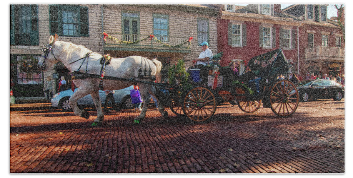 Missouri Bath Towel featuring the photograph Main Street Carriage by Steve Stuller