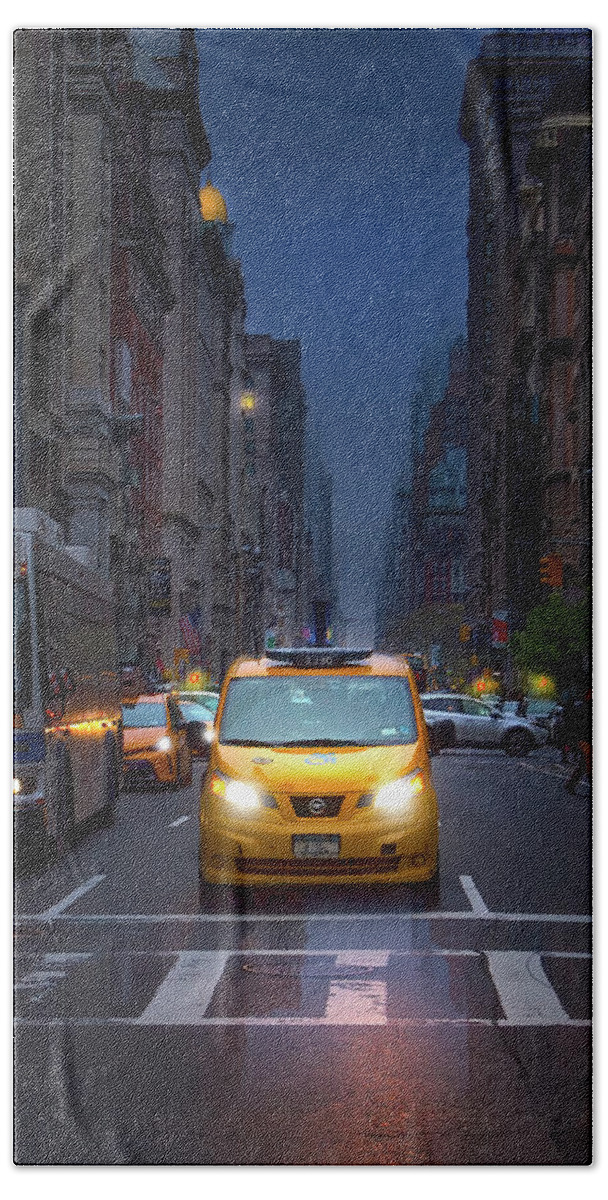 New York Bath Towel featuring the photograph Manhattan Taxi on a Rainy Day by Mark Andrew Thomas