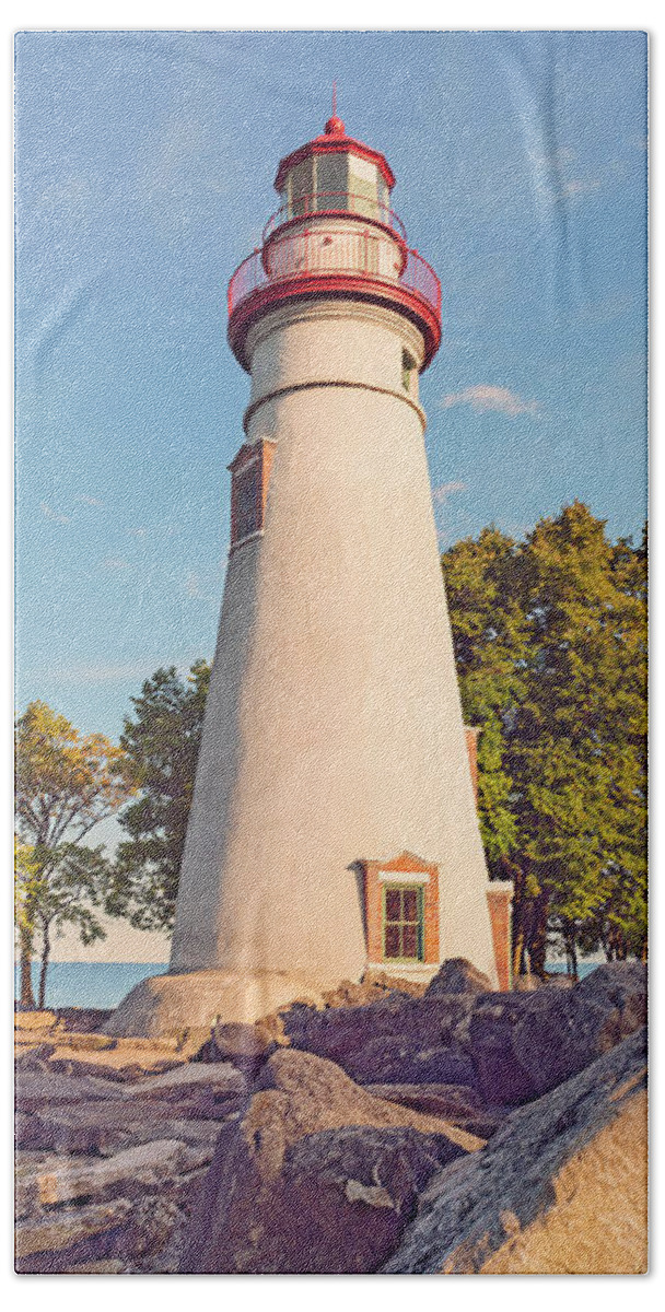 Marblehead Lighthouse Bath Towel featuring the photograph Marblehead Lighthouse II by Marianne Campolongo