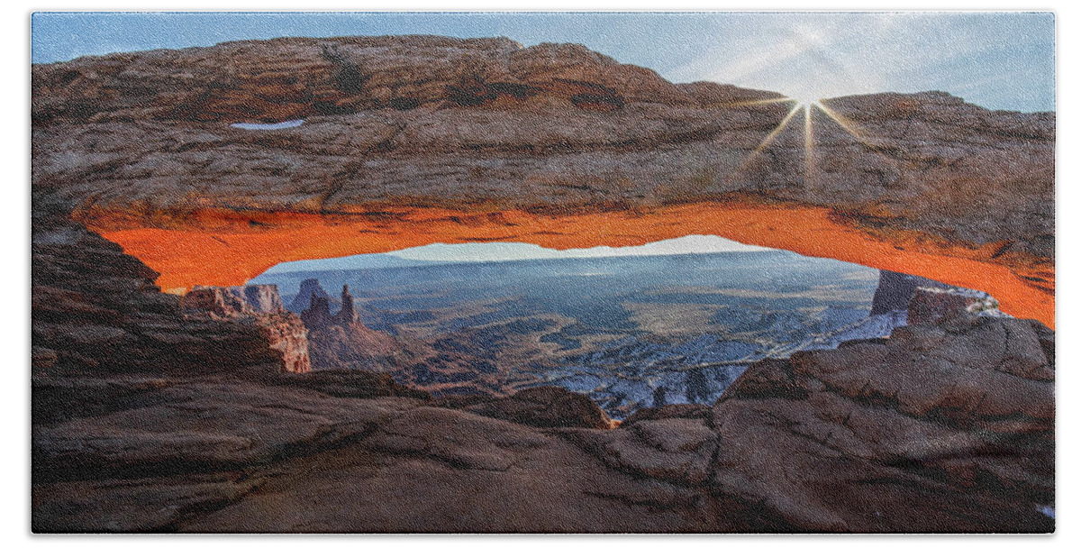 Mesa Arch Bath Towel featuring the photograph Mesa Arch Sunrise 2017 by Dan Norris