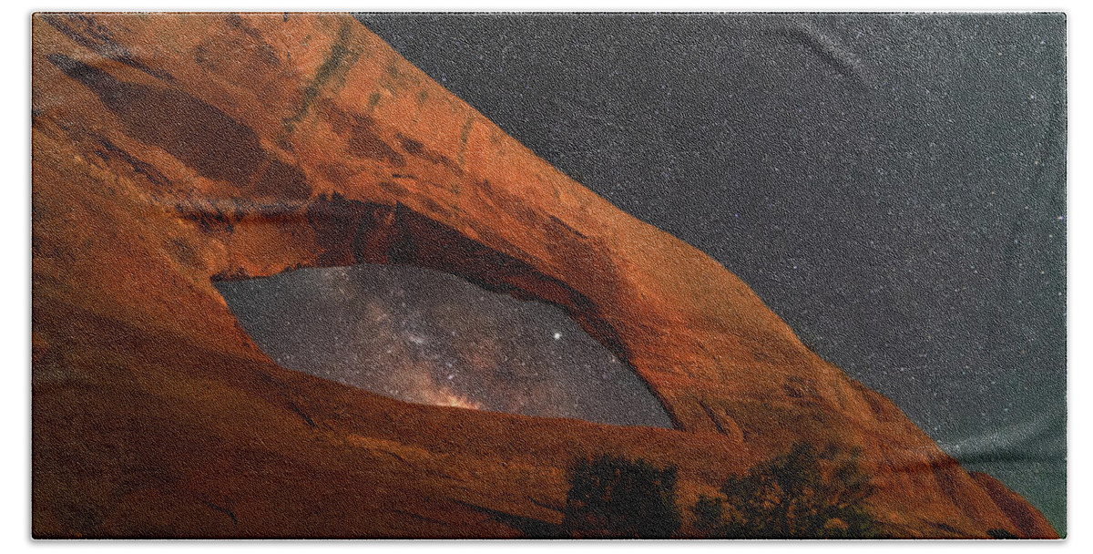 Wilson Arch Hand Towel featuring the photograph Milky Way framed by Wilson Arch by Dan Norris