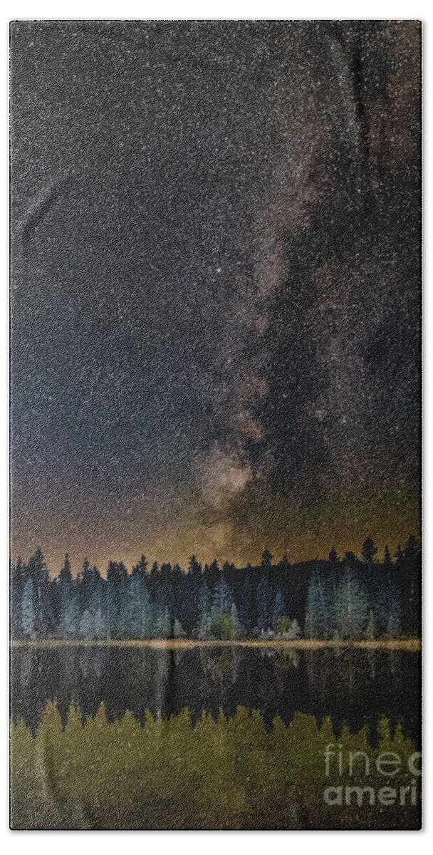 Milky Way Bath Towel featuring the photograph Milky Way over Still Water by Melissa Lipton