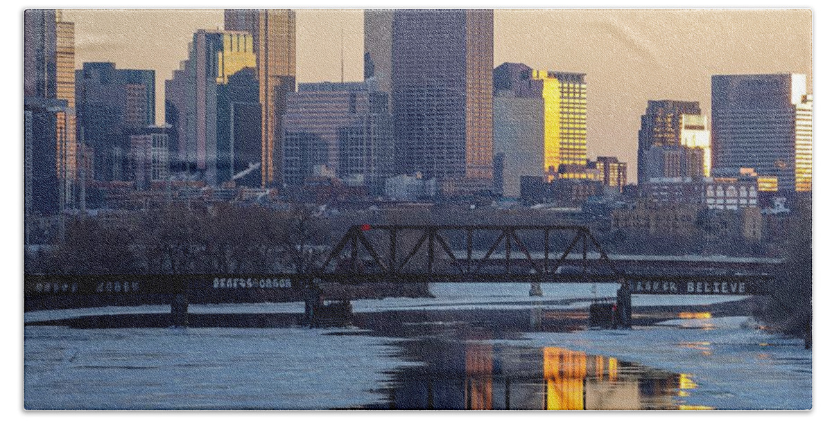 Minneapolis Bath Towel featuring the photograph Minneapolis Skyline at Sunset by Susan Rydberg