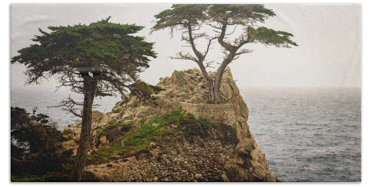 17 Mile Drive Bath Towel featuring the photograph Monterey Peninsula II Color by David Gordon