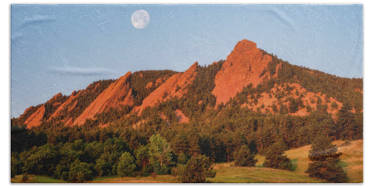 Boulder Bath Towel featuring the photograph Moonset over the Flatirons by Darren White
