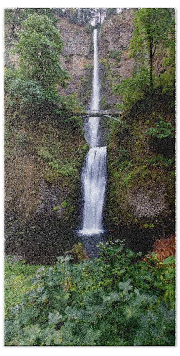 Multnomah Hand Towel featuring the photograph Multnomah Falls September by Todd Kreuter